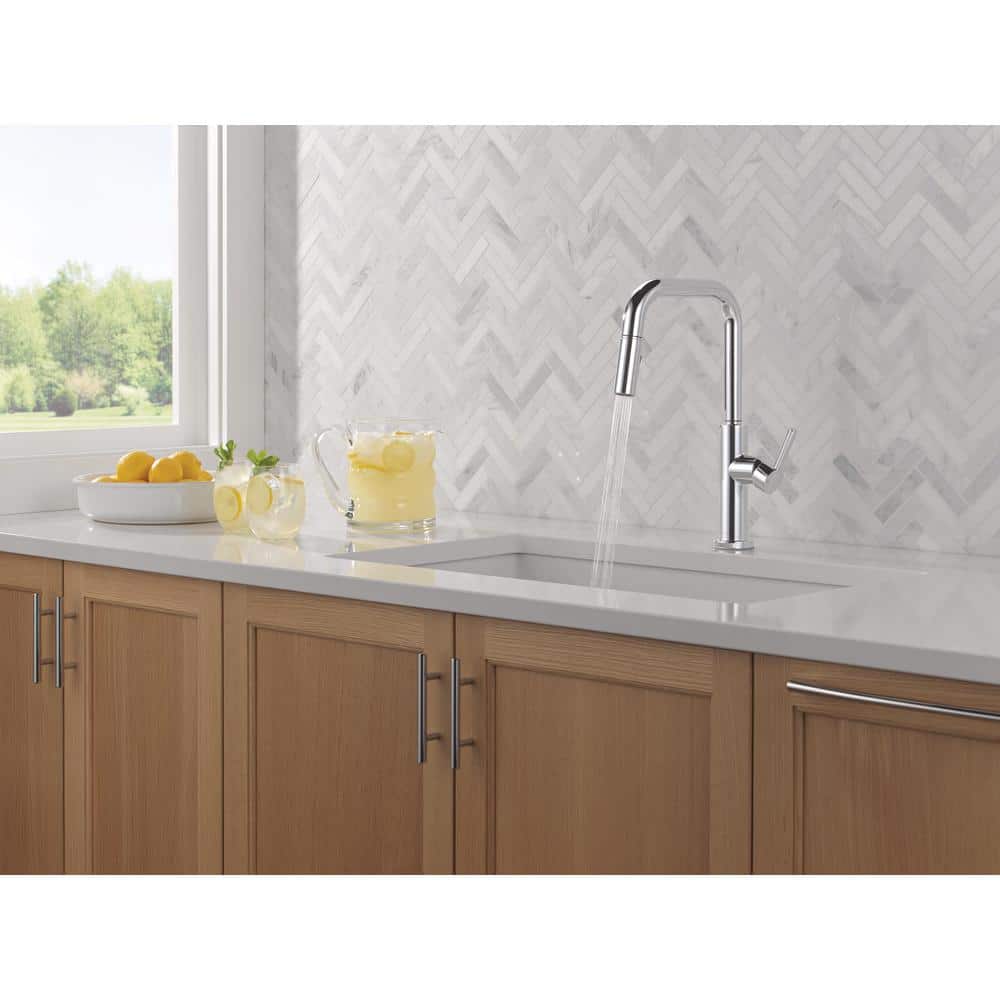 Chrome Single Handle Pull-Down Kitchen Faucet with Magnetic Docking