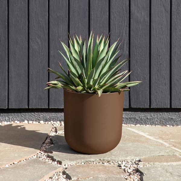 Kona 10 in. Round Espresso Plastic Planter