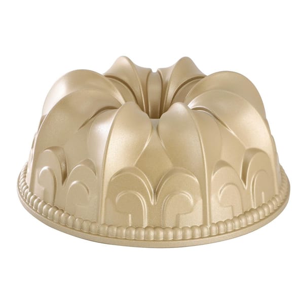 Festive Holiday 9.3 in. x 3.9 in. Cast Aluminum Cake Pan