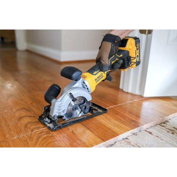 BLACK+DECKER 20V MAX Lithium-Ion Cordless 5-1/2 in. Circular Saw (Tool  Only) BDCCS20B - The Home Depot