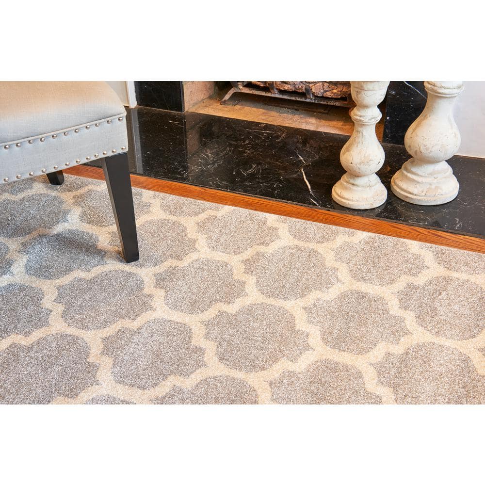 Elegant Light Grey Trellis 4' x 6' Synthetic Indoor Area Rug