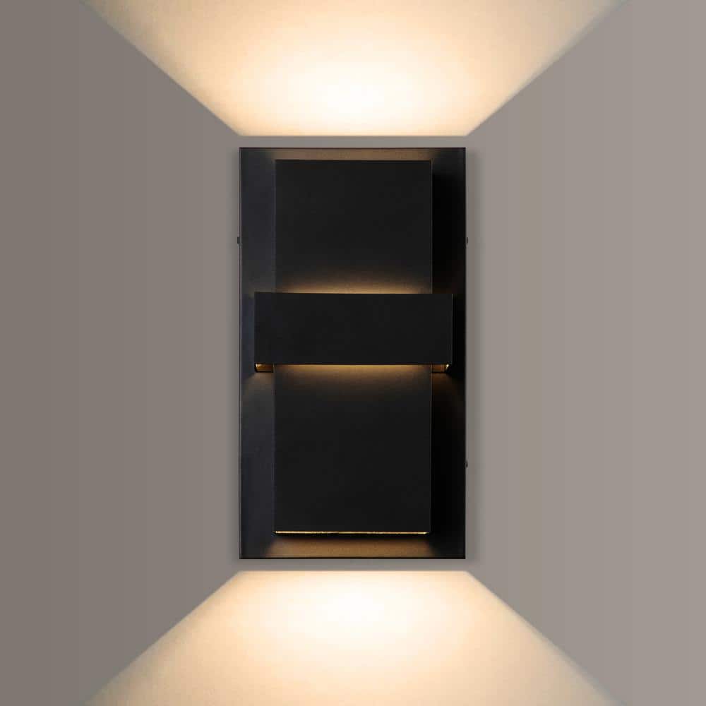 Matte Black Aluminum LED Outdoor Wall Sconce