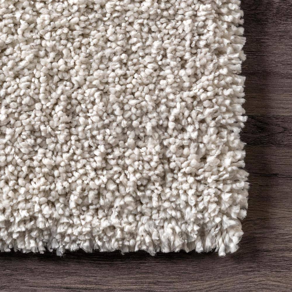 Luxurious Solid White Synthetic Easy-Care Shag Rug, 6'7" x 9'