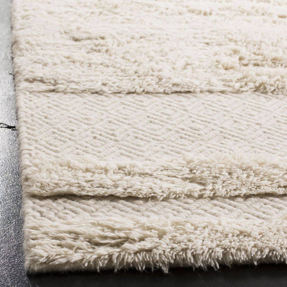 Ivory Hand-Knotted Wool and Cotton 4' x 6' Rug