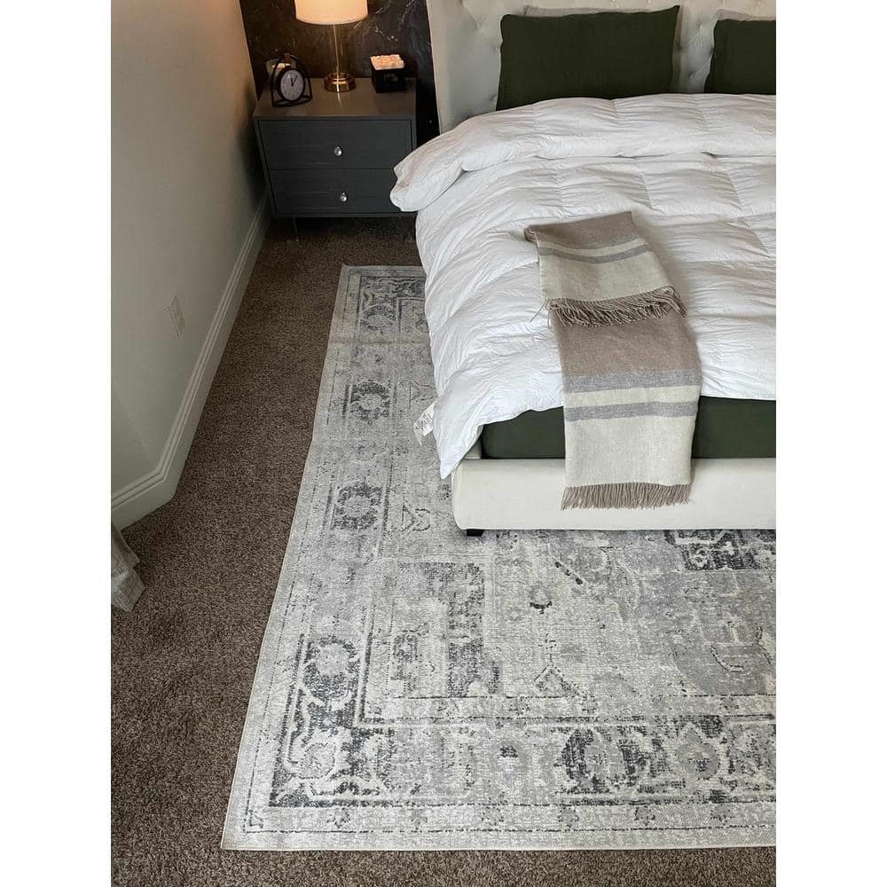 Gray Medallion Washable Polyester Rectangular Area Rug 7'10" x 10'