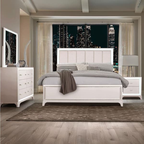 Cassie 4-Piece Off-White Queen Wood Bedroom Set