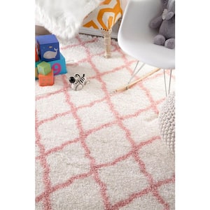 Nelda Trellis Shag Baby Pink 7 ft. x 9 ft. Area Rug