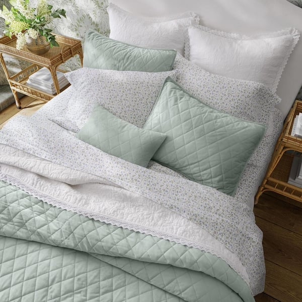 Best Pillow Styles For A Perfectly Polished Bedroom - Laura U