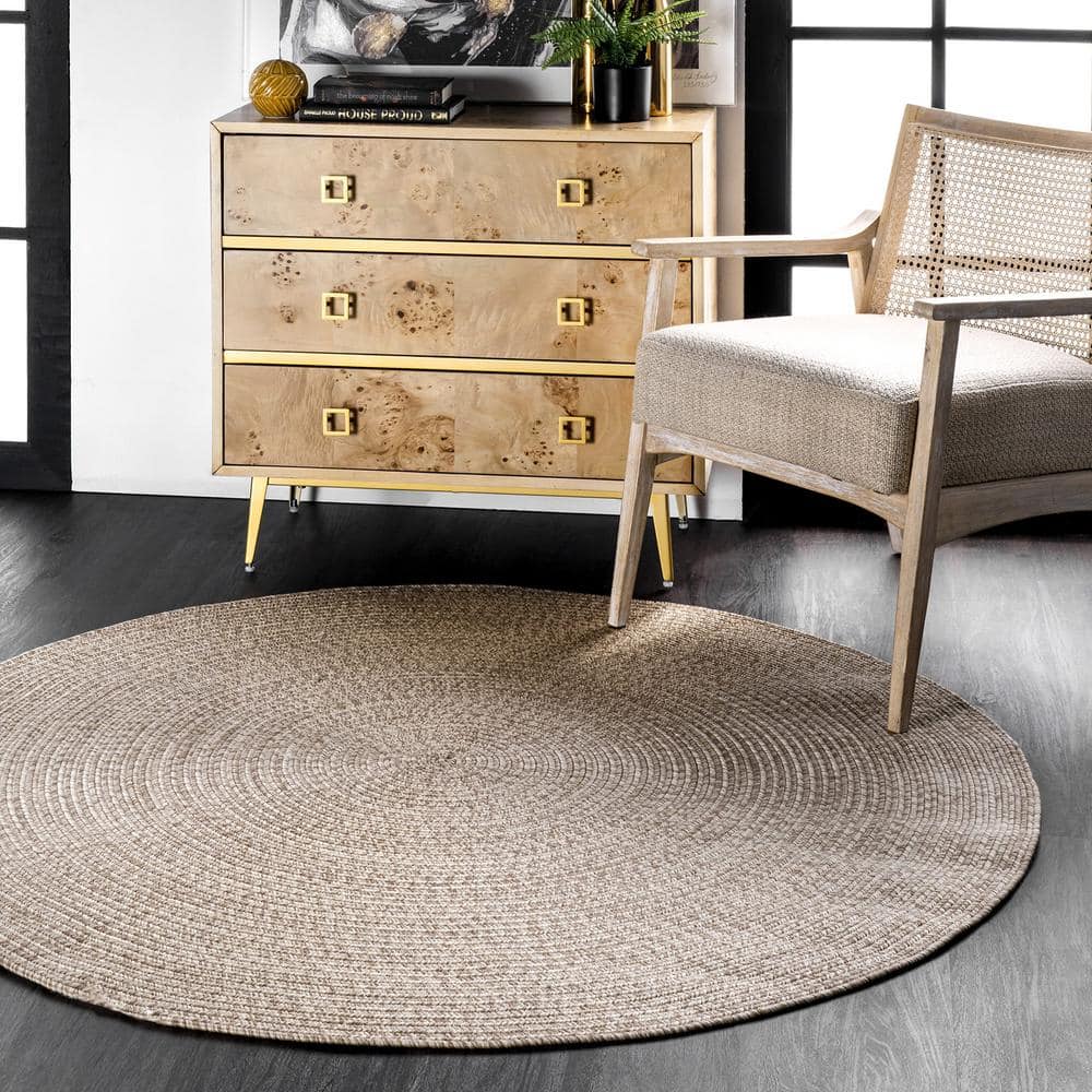 Casual Elegance Tan Synthetic 5' Round Braided Area Rug