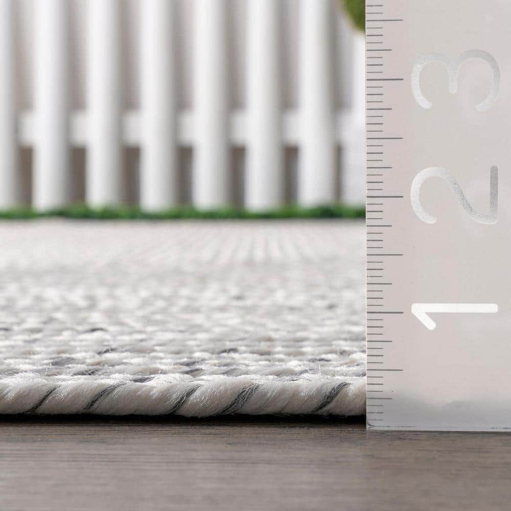 Elegant Ivory Braided 6' x 9' Synthetic Indoor/Outdoor Rug