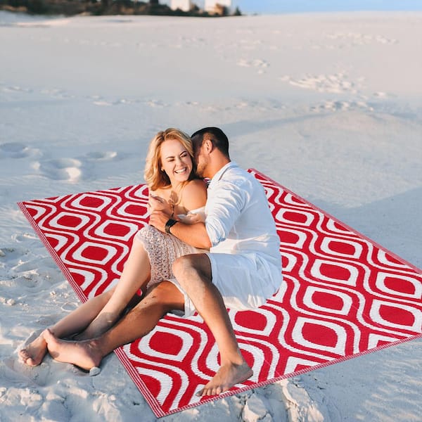 Venice Red and White 6 ft. x 9 ft. Folded Reversible Recycled Plastic Indoor/Outdoor Area Rug-Floor Mat