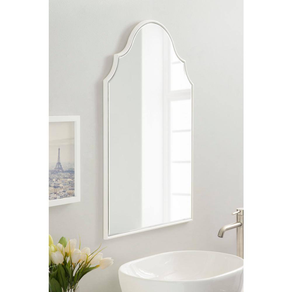 Leanna Coastal Arched Wall Mirror with Scalloped Edges, 20x30, White