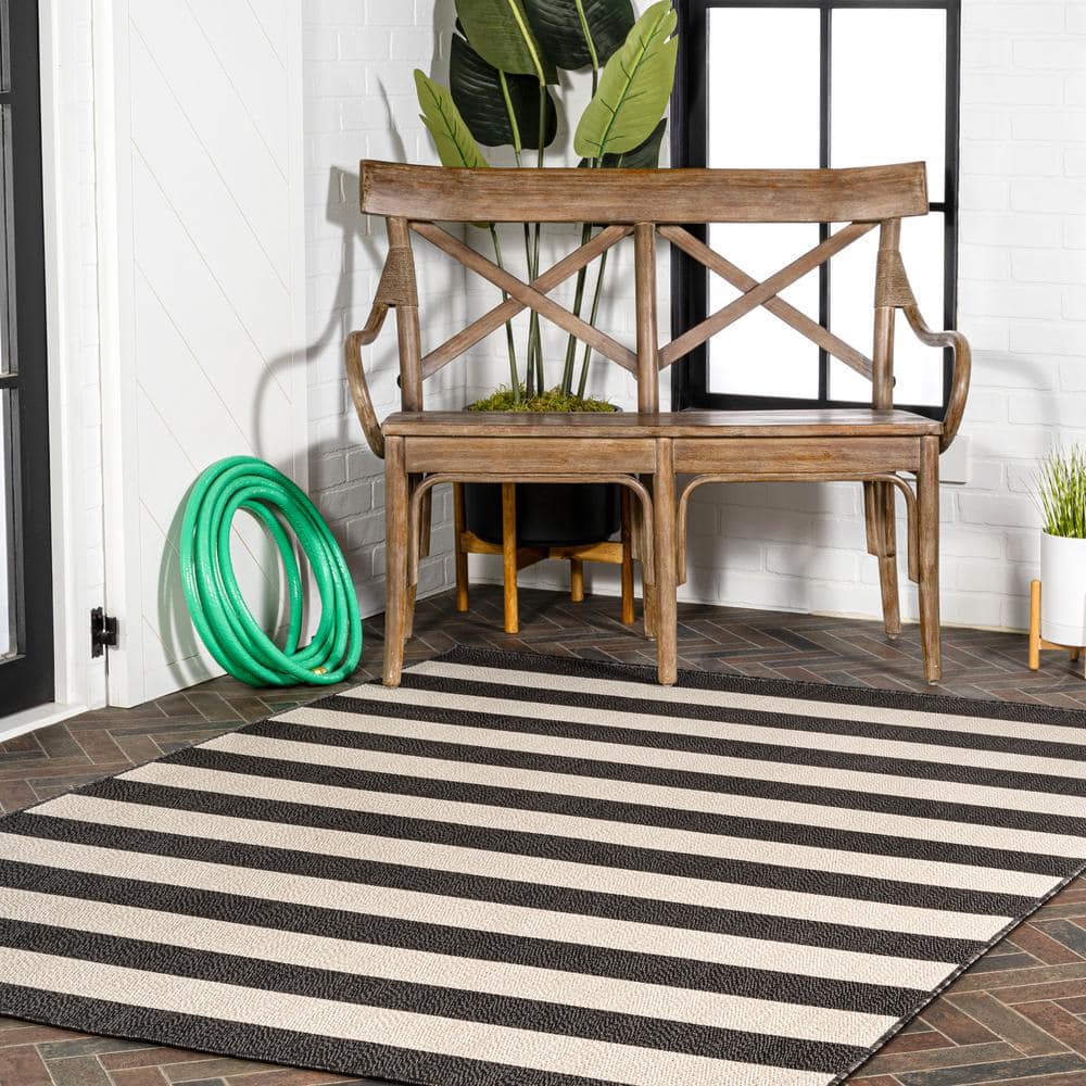 Modern Cottage Black and Beige 4'x6' Synthetic Stripe Area Rug