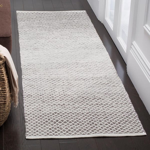Montauk Light Gray/Ivory 2 ft. x 7 ft. Geometric Runner Rug