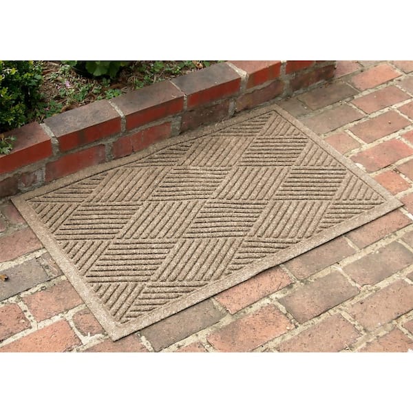 Waterhog Diamonds 23 in. x 35 in. PET Polyester Indoor Outdoor Door Mat Camel