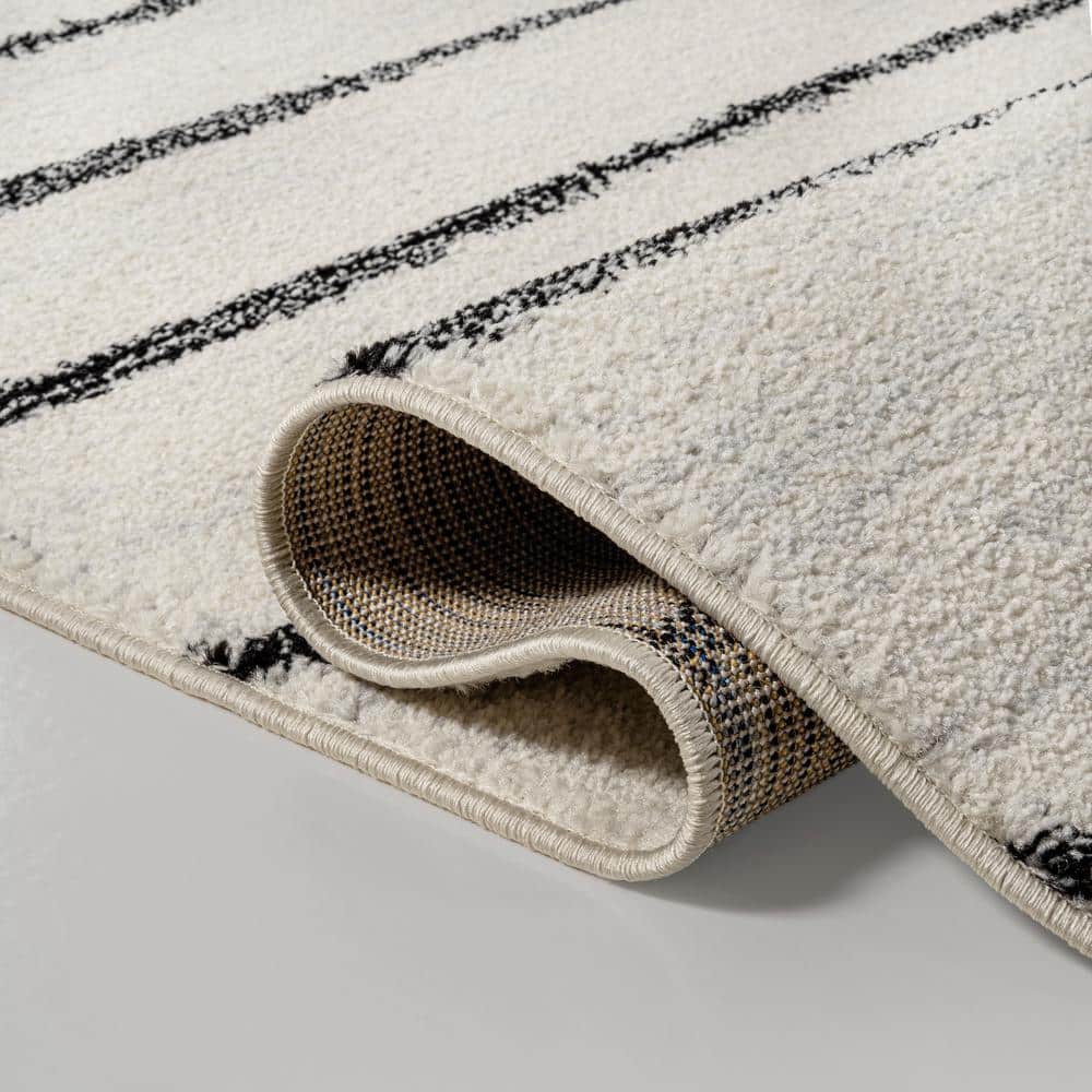 Williamsburg Cream and Black Striped 4' x 6' Synthetic Area Rug