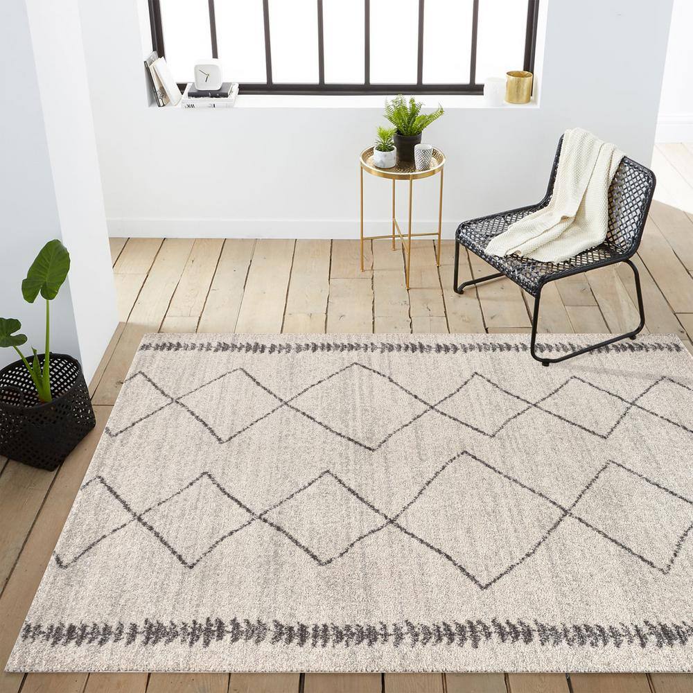 Gray and Ivory Geometric Rectangular Area Rug 3' x 5'