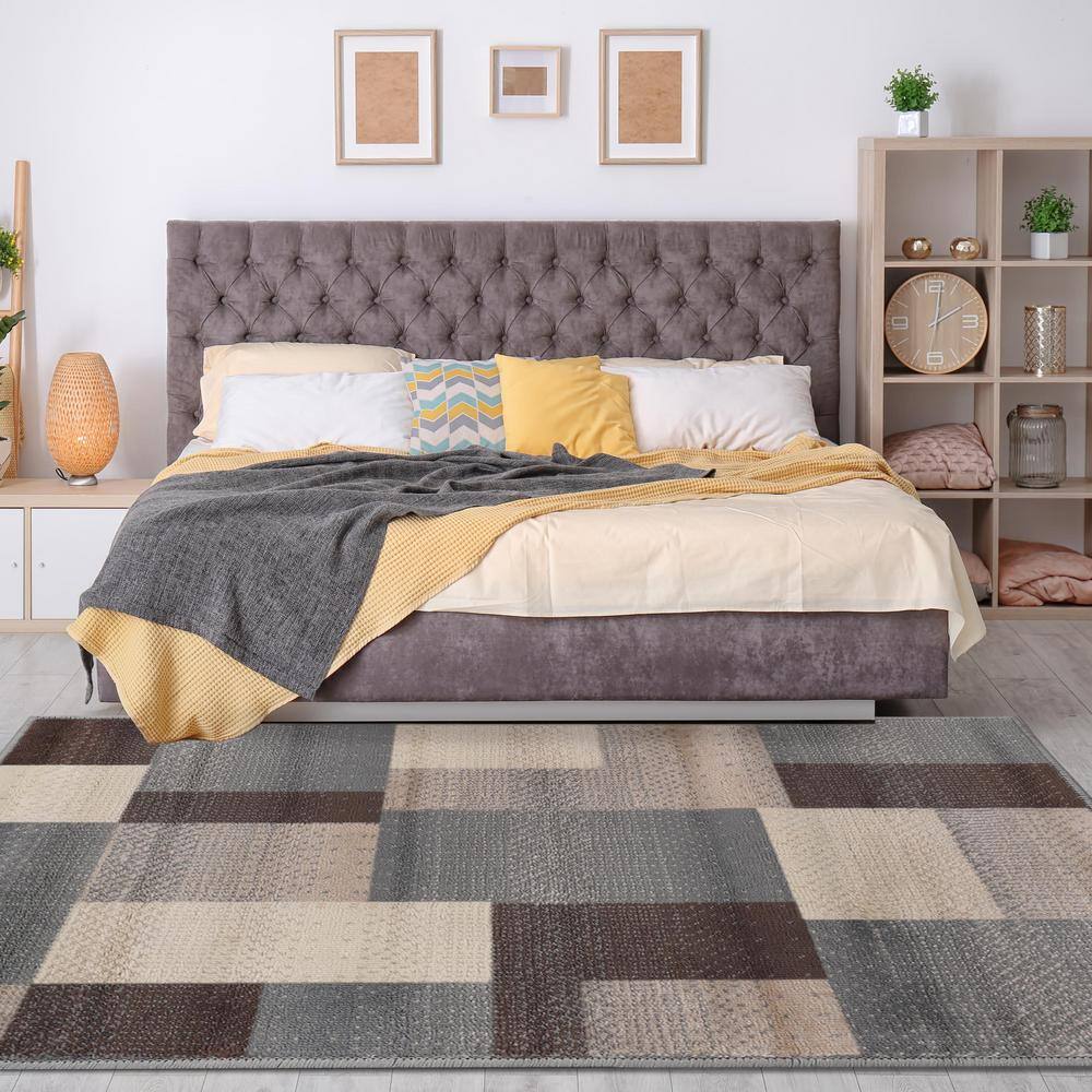 Gray Geometric Medium Pile Polypropylene Area Rug 4' x 6'