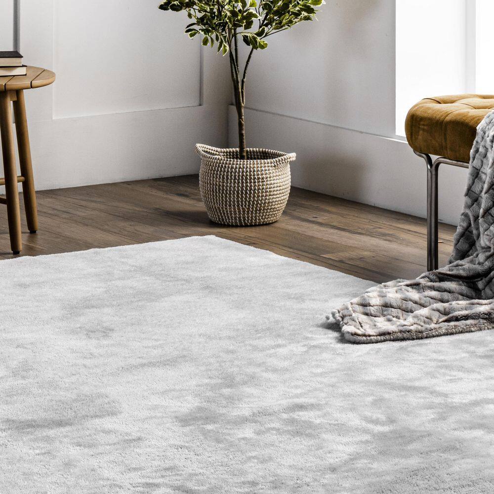 Loni Light Gray 6' x 9' Polyester Shag Area Rug