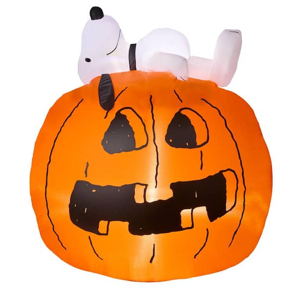 5 ft LED Snoopy on Pumpkin Inflatable Airblown® I16