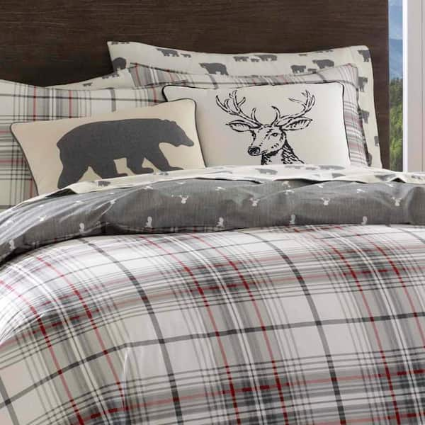 https://images.thdstatic.com/productImages/c13602e8-6ef6-459b-952f-b41b2196b101/svn/eddie-bauer-throw-pillows-224915-44_600.jpg