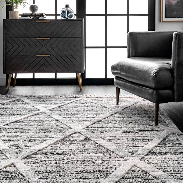 Area Rug - Gray/Black 7'9” x 9'5” & Rug Pad - furniture - by owner