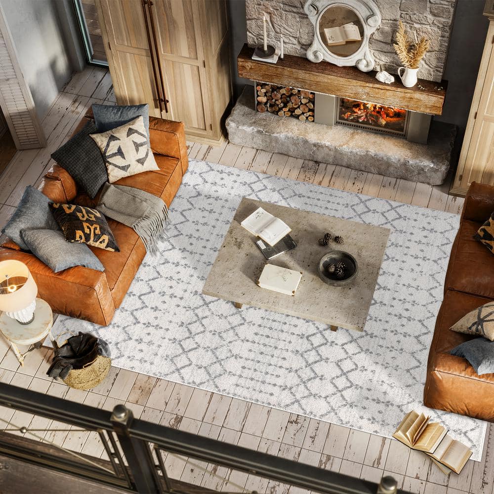 Ivory and Gray Diamond-Patterned 3' x 5' Synthetic Area Rug