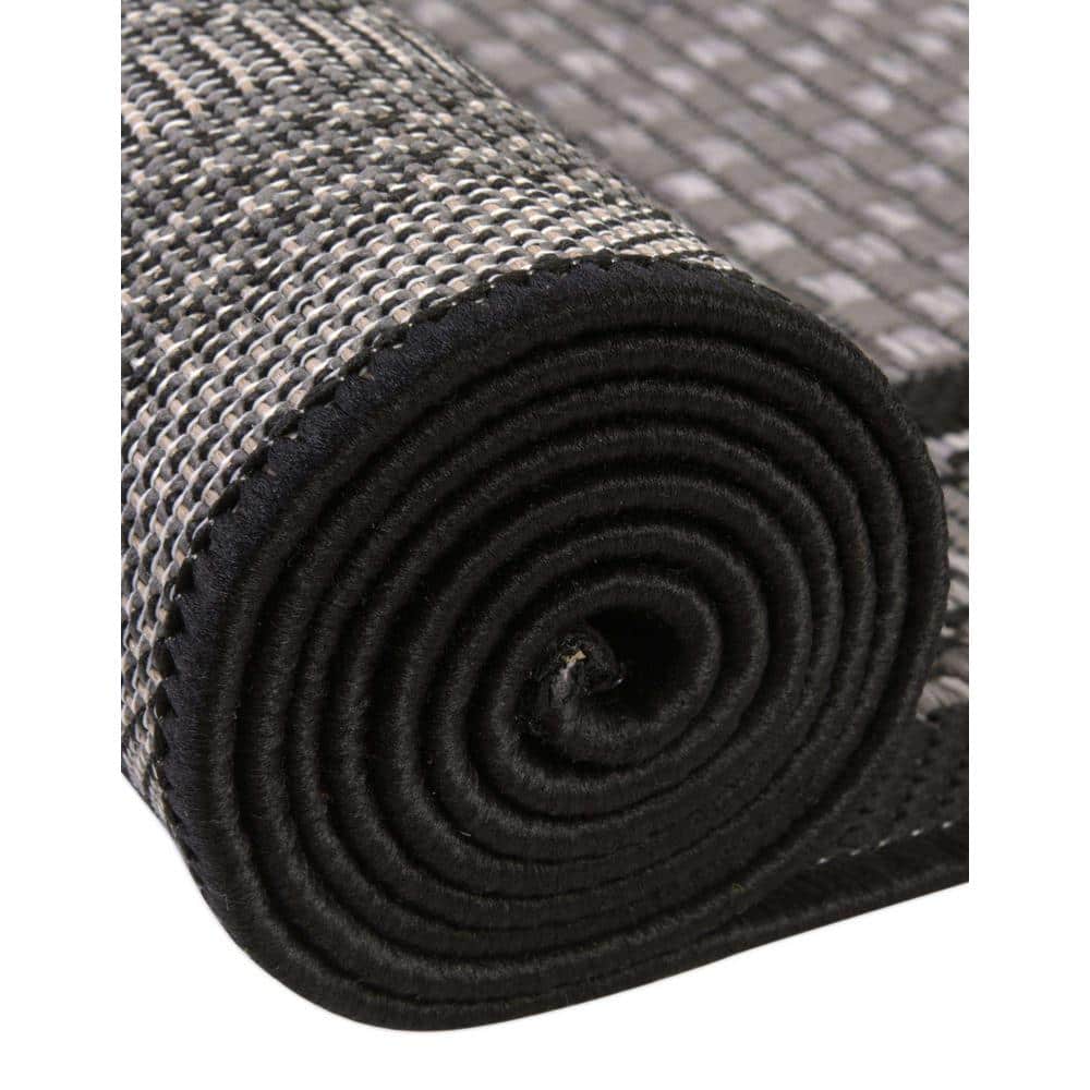 Gray Synthetic 6' Round Outdoor Easy-Care Rug
