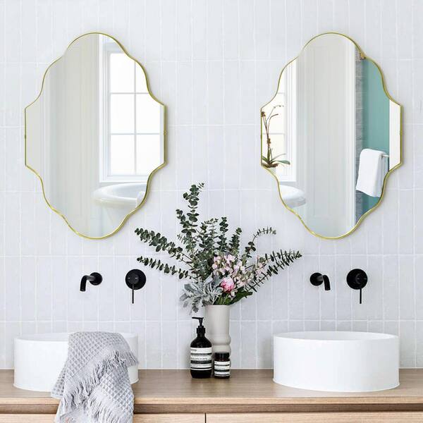 Hochwertiges 20 in. W x 30 in. H Scalloped Gold Decorative Wall Mirror (2-Pieces)