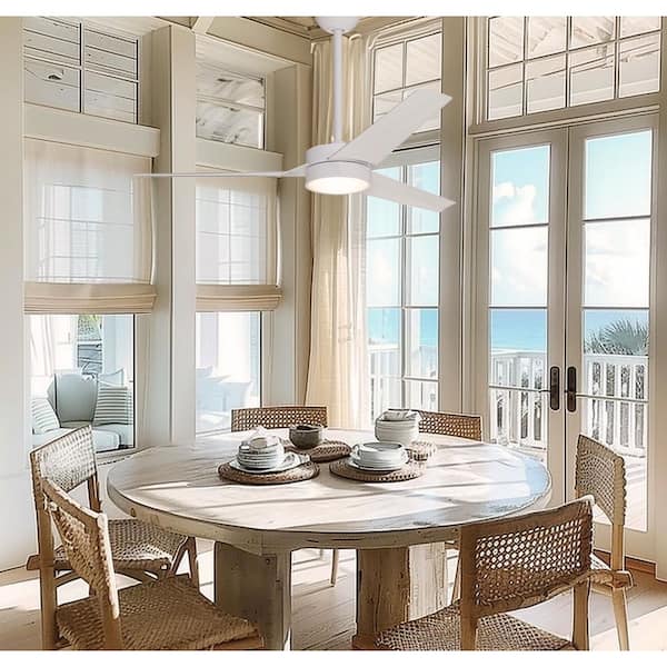 Clario 52 in. Indoor Matte White Ceiling Fan 3CCT with Integrated LED