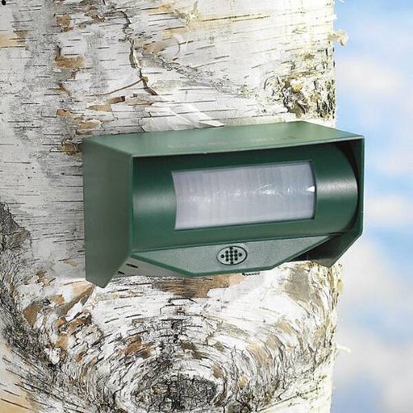 thumbnail interactive-video image 1 of Solar Ultrasonic Animal Repeller With LED – Outdoor Pest Control For Cats, Mice, Deer (2 Or 4 Pack) 1 of 3