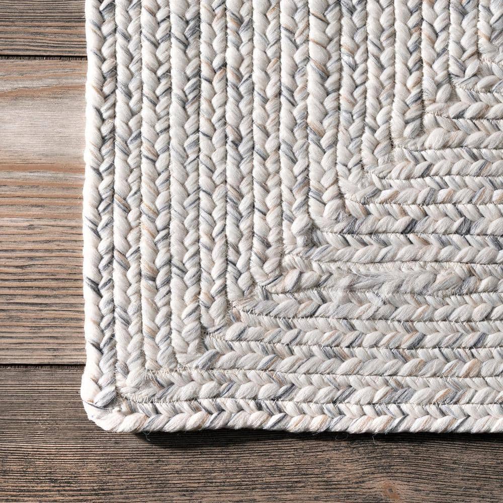 Elegant Ivory Braided 6' x 9' Synthetic Indoor/Outdoor Rug