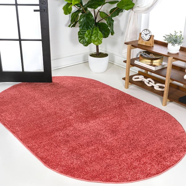 Haze Solid Low-Pile Red 3 ft. x 5 ft. Oval Area Rug
