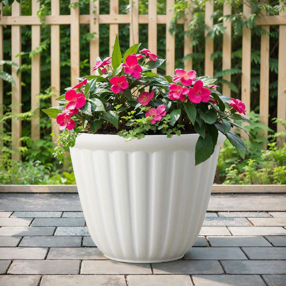White Folia Bulb Vase | Wedgwood