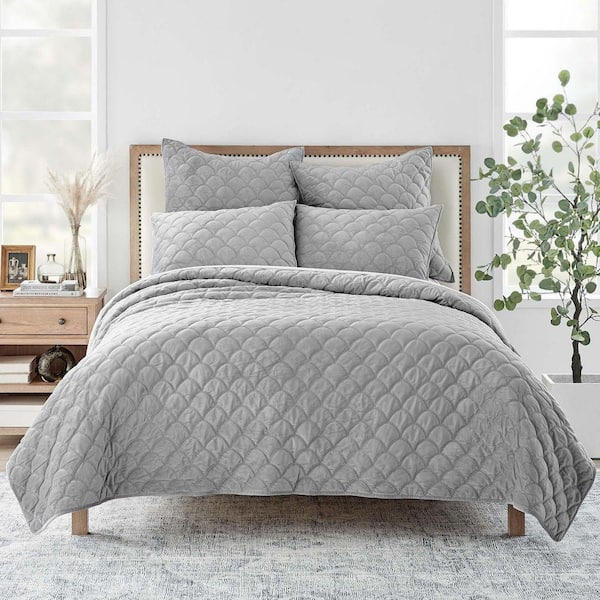 Light Grey Velvet 3-Piece Light Grey Class Diamond Quilting Microfiber King/Cal King Quilt Set