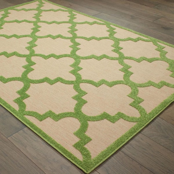 Green 2 ft. x 3 ft. Loomed Geometric Polypropylene Rectangle Indoor/Outdoor Area Rug