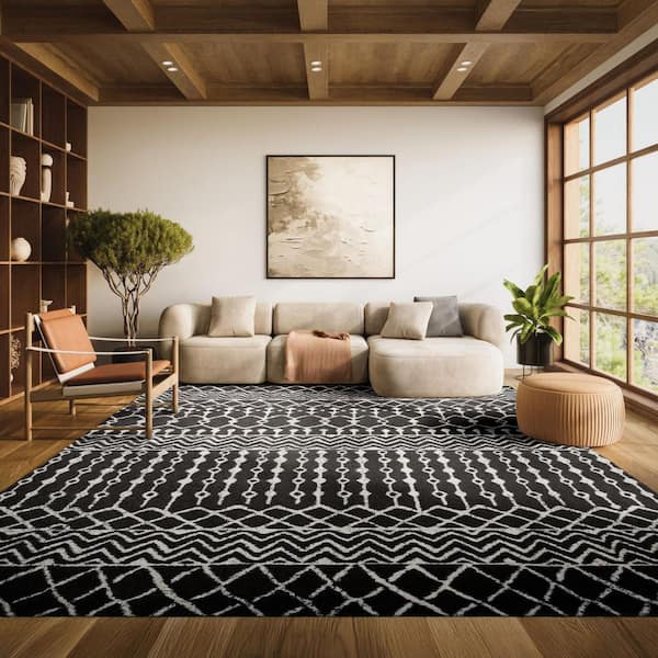 Tulum 2 ft. x 3 ft. Black/Ivory Tribal Chevron Diamond Area Rug