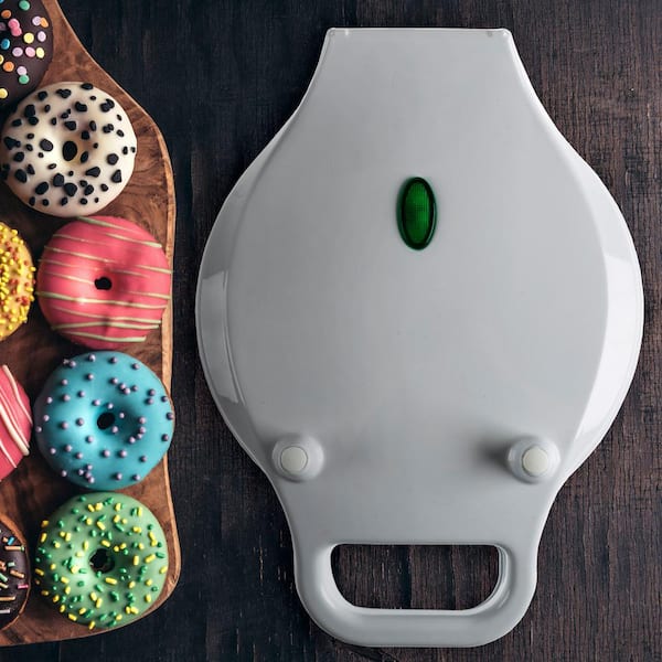 🍩 The new @bydash Personal Donut Maker is the epitome of short and sweet.  Make a personalized donut-for-one in minutes! Would you add this …