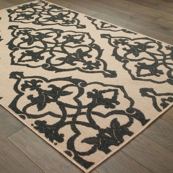 Selene Black 4 ft. x 5 ft. Indoor/Outdoor Patio Area Rug
