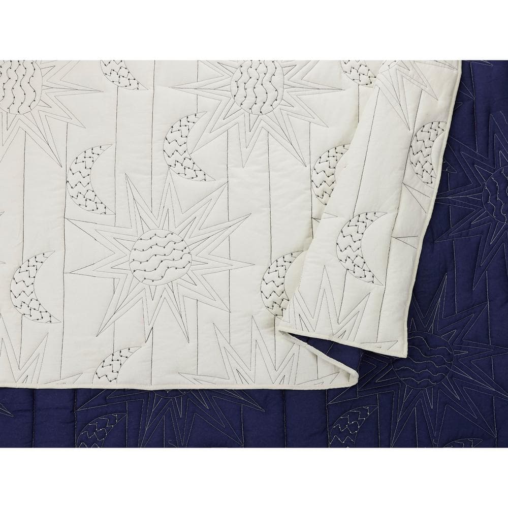 Full White Cotton Reversible Quilt Set with Graphic Detail
