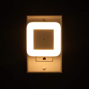 Square Omni-Directional Dusk to Dawn and 2 Ways Lumens Switch Automatic LED Night Light (5-Pack)