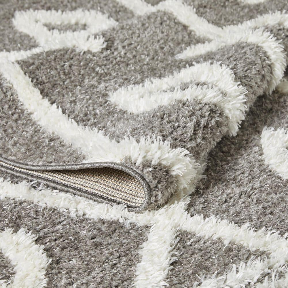 Gray Diamond Pattern 8' x 10' Synthetic Area Rug