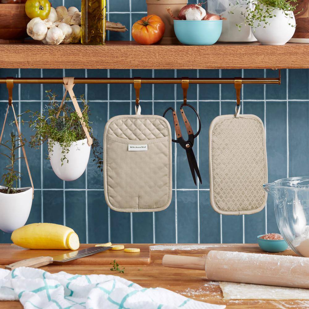 Milkshake Tan Silicone Grip Rectangle Pot Holder Set, 7" x 10"