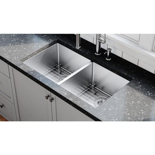 https://images.thdstatic.com/productImages/c2c0cff8-e7f0-4f03-8b79-da3816650700/svn/brushed-stainless-steel-pelham-white-undermount-kitchen-sinks-pws146-1d_600.jpg