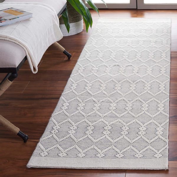 Martha Stewart Ivory 2 ft. x 8 ft. Ornate Trellis Runner Rug