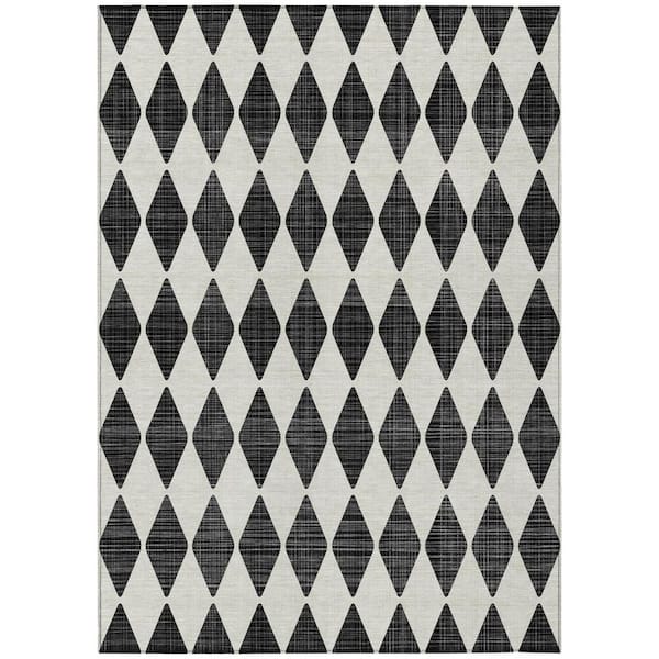 Black 5 ft. x 8 ft. Woven Geometric Polyester Rectangle Indoor / Outdoor Area Rug