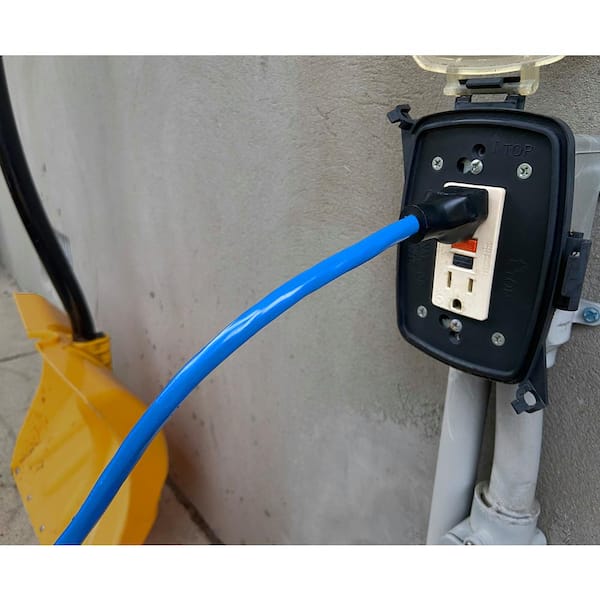 Husky 25 ft. 12/3 Medium Duty Cold Weather Indoor/Outdoor