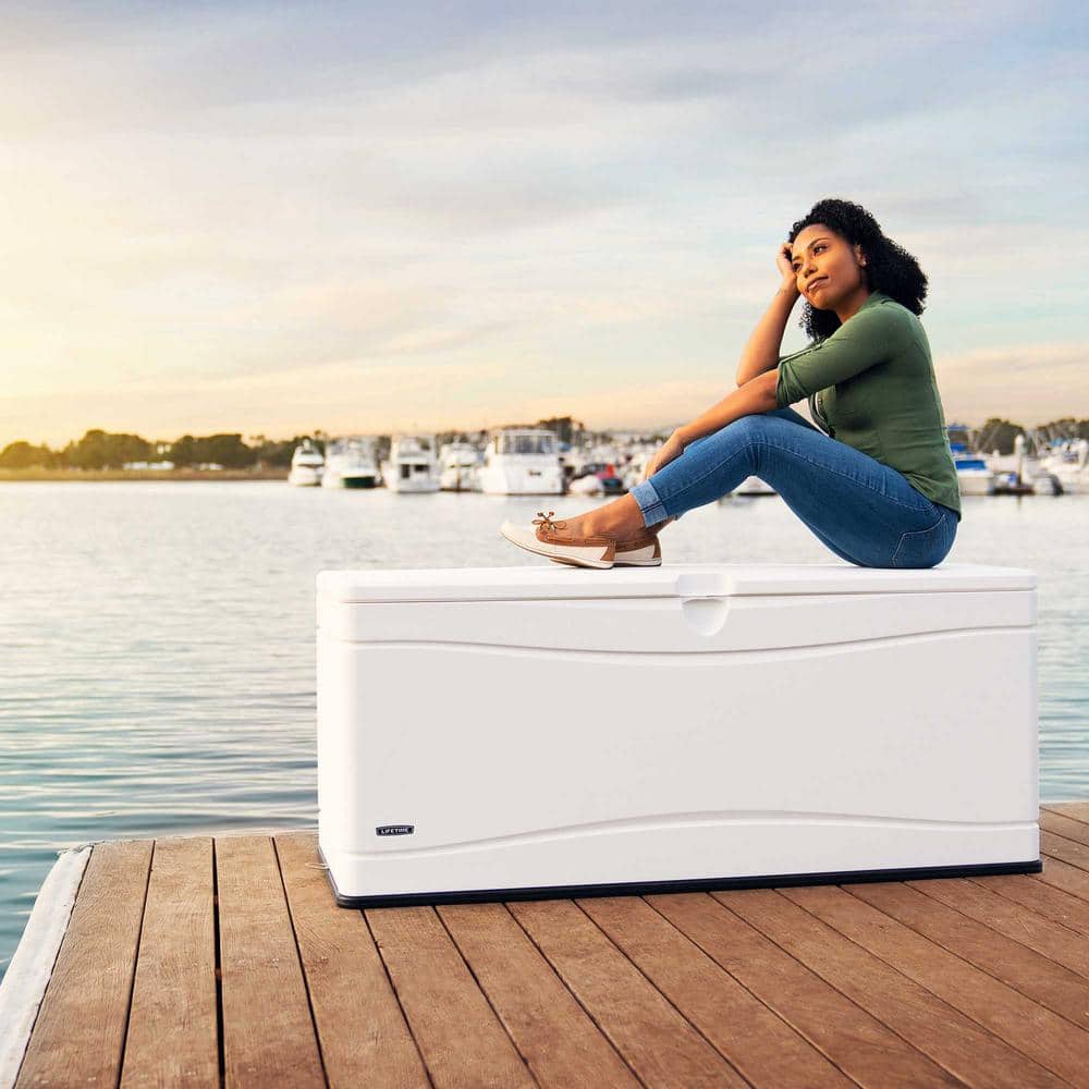 Arctic White Lockable Plastic 130 Gallon Deck Box