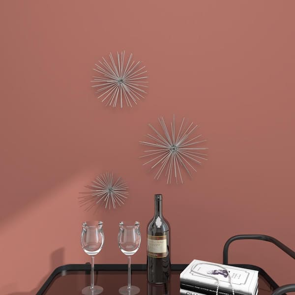 CosmoLiving by Cosmopolitan Metal Silver 3D Starburst Wall