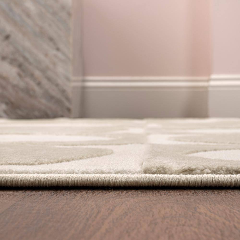 Beige and Cream Geometric High-Low 3' x 5' Area Rug